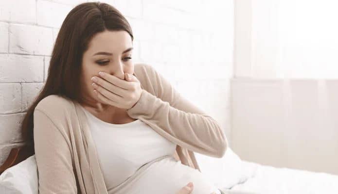 Comment savoir si je suis enceinte avec les nausées et vomissements ?